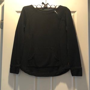 Lucy long-sleeve optional zip-neck detail